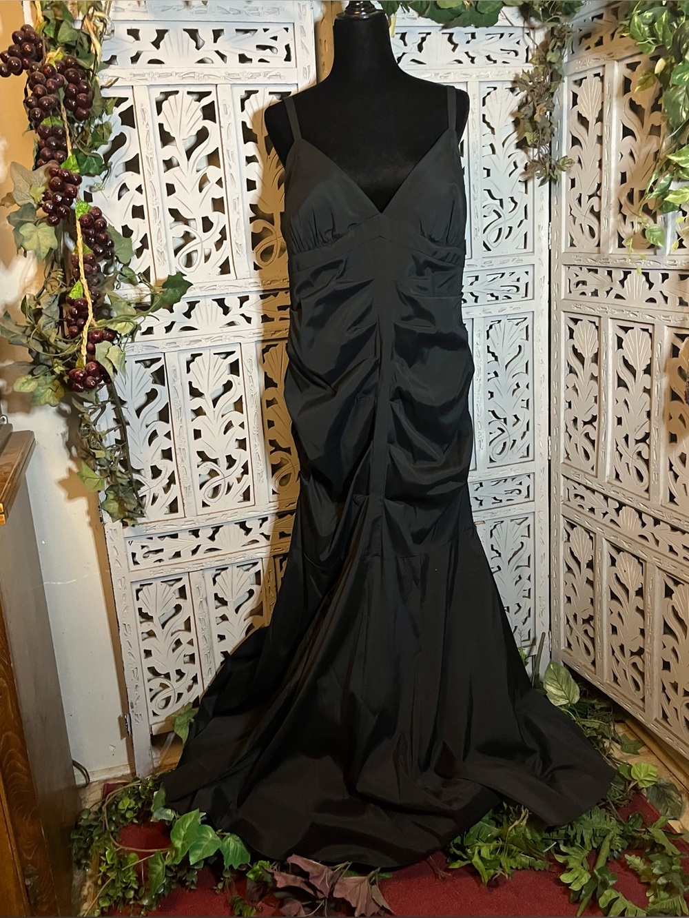 XSCAPE VINTAGE TRUE-BLACK SATIN RUCHED MERMAID FORMAL PLUS SIZE  MAXI DRESS GOWN